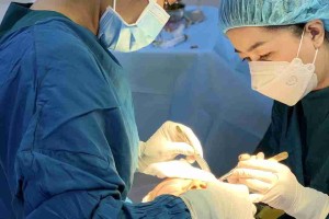 Có nên xóa rãnh lệ bằng phẫu thuật thẩm mỹ không?
