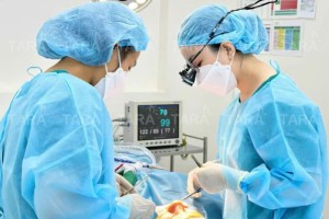 Chia sẻ từ khách hàng Malaysia nâng mũi ứng dụng đeo kính lúp siêu vi phẫu