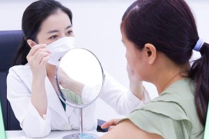 Có nên kết hợp nâng mũi và căng da mặt cùng lúc?