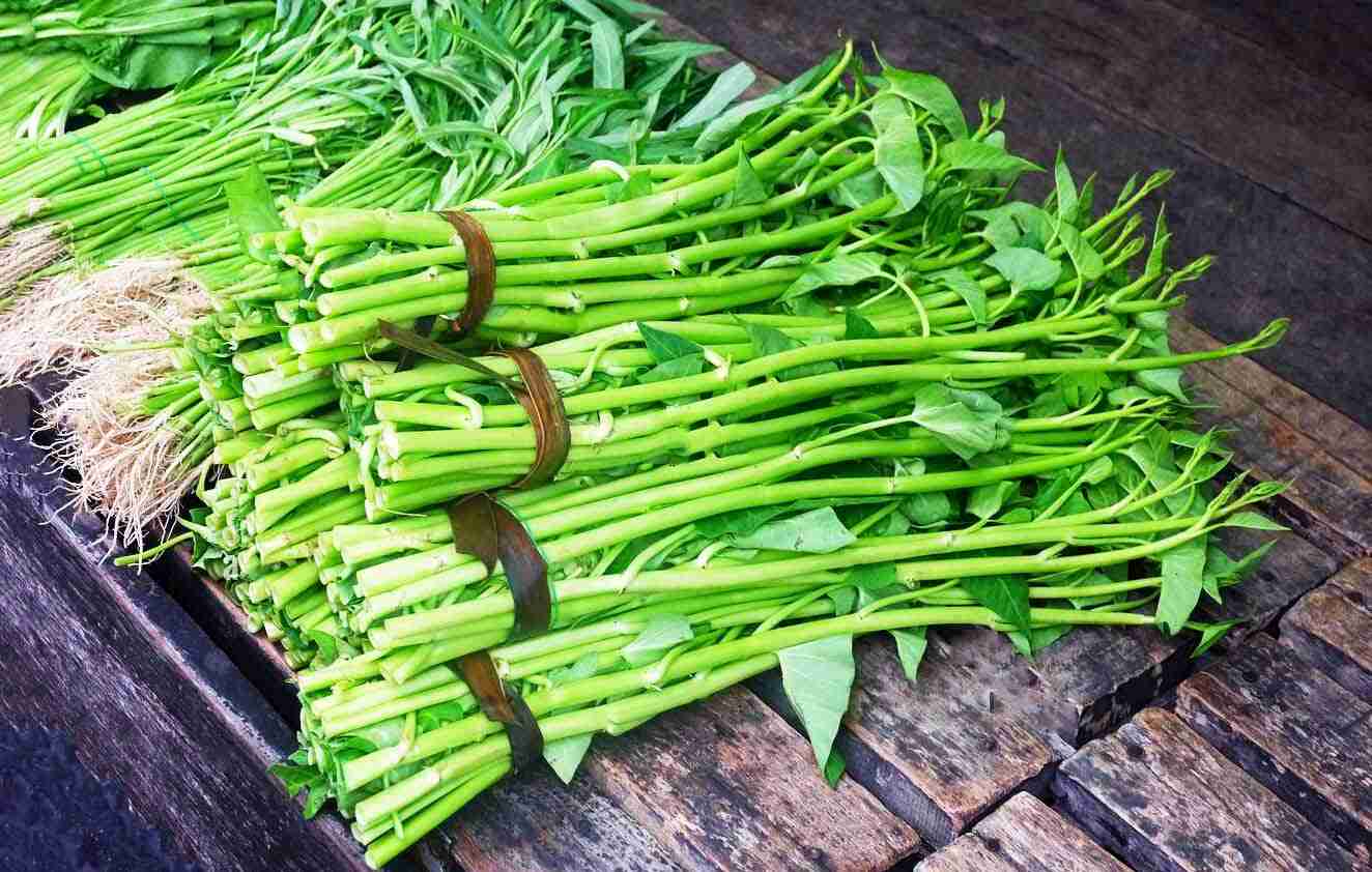 Nâng mũi xong có được ăn rau muống không?