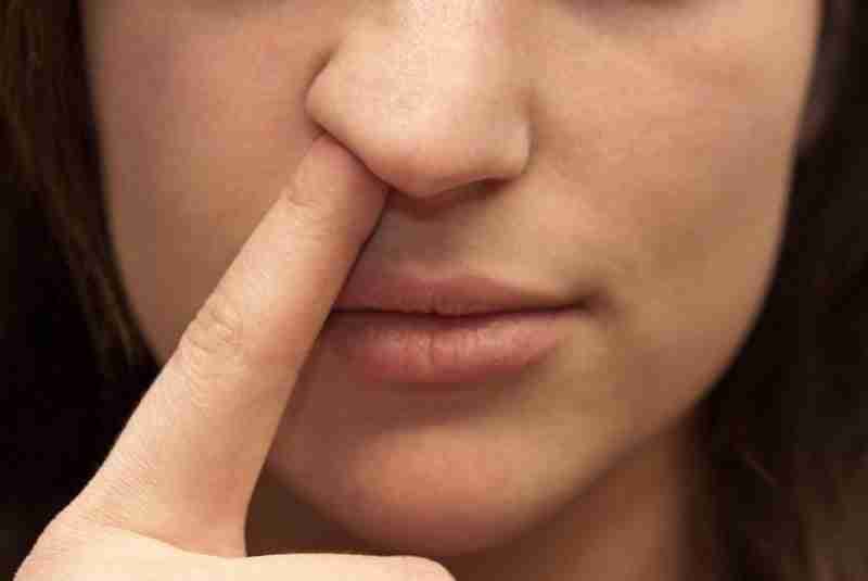 Giải đáp:Nâng mũi có ngoáy mũi được không?