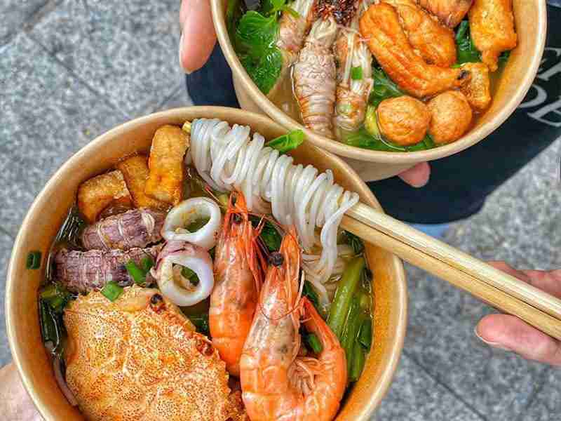 Bác sĩ giải đáp: Nâng mũi xong có được ăn bún không? 