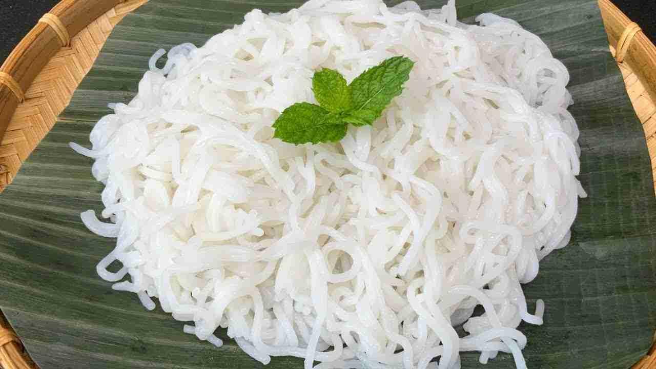 Bác sĩ giải đáp: Nâng mũi xong có được ăn bún không? 