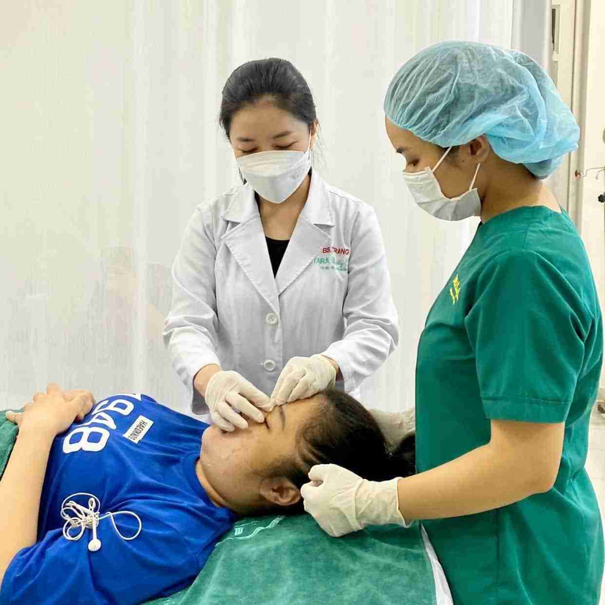 Review nâng mũi sụn Surgiform đẹp bền chất lượng