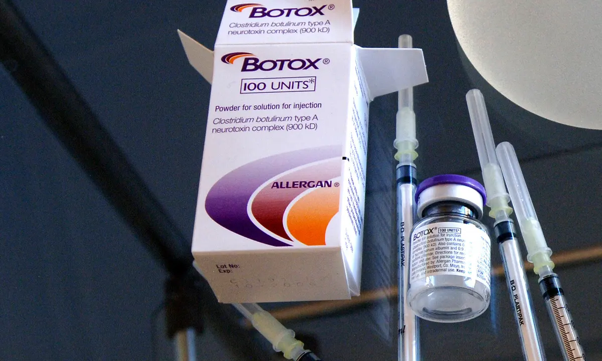 Bác sĩ giải đáp: Có nên tiêm boxtox rãnh cười không?