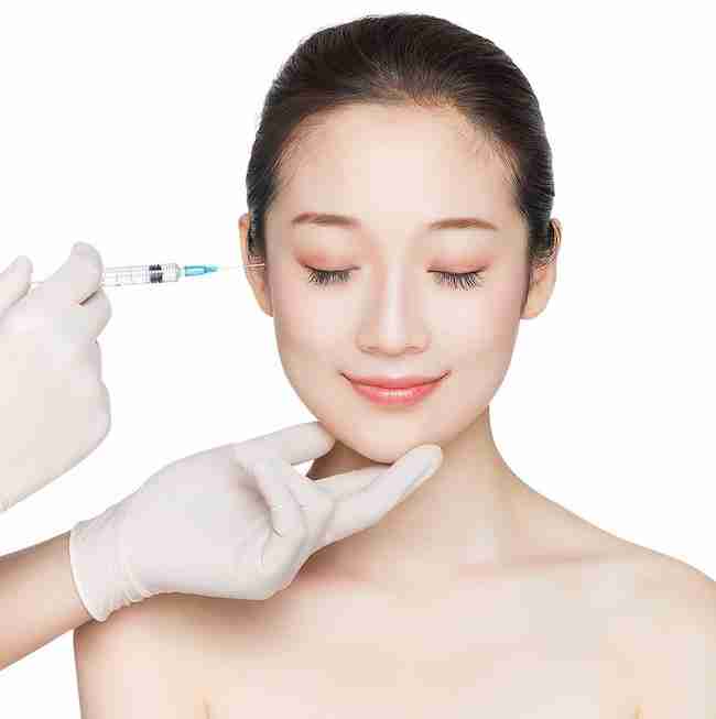 Có nên tiêm filler thái dương không?