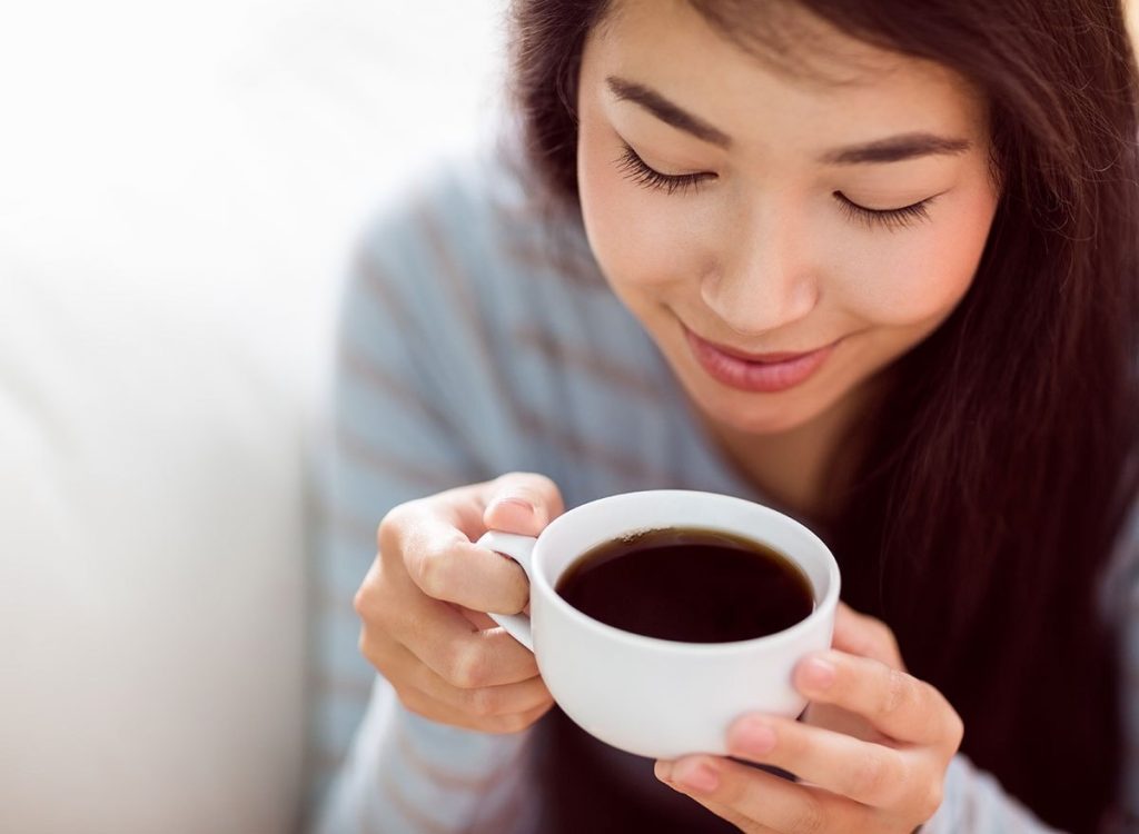 Nâng mũi siêu vi phẫu xong có được uống cafe không?