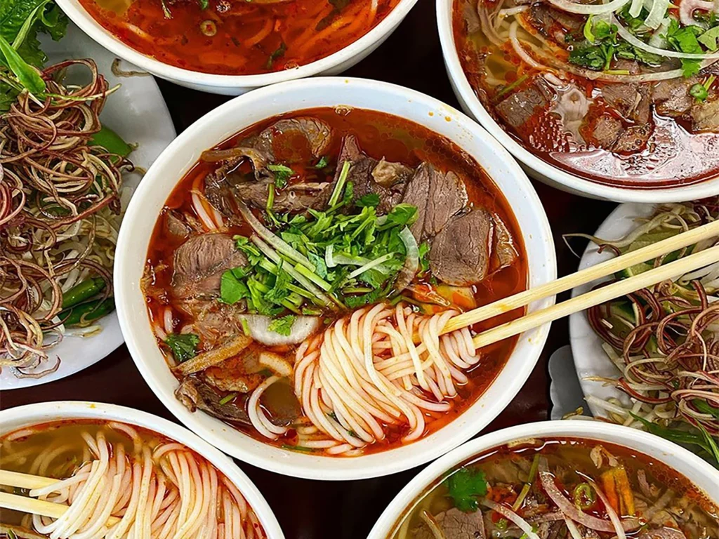 Nâng mũi siêu vi phẫu xong ăn bún bò được không?